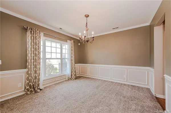 9720 Needlepoint RD, Charlotte, NC 28215
