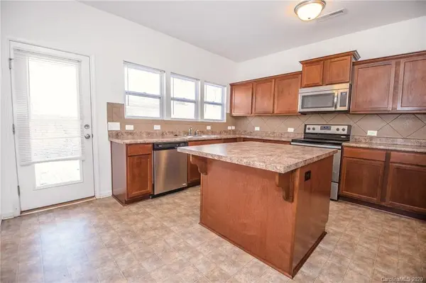 6621 Covington Commons DR, Charlotte, NC 28227