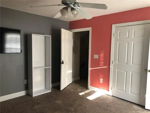 818 West Pointe DR, Asheville, NC 28806