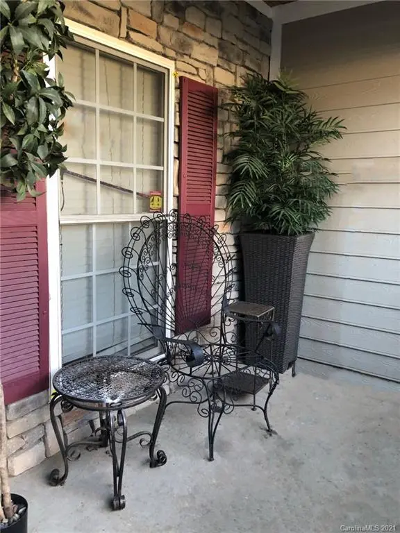 818 West Pointe DR, Asheville, NC 28806