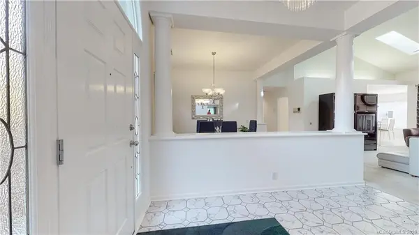 523 River Oaks LN, Charlotte, NC 28226