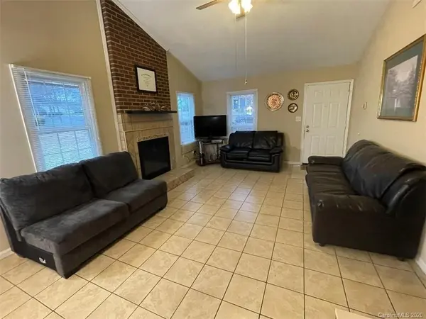 7153 Walnut Wood DR, Charlotte, NC 28227
