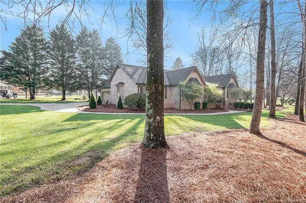 10006 Drawbridge DR, Charlotte, NC 28215