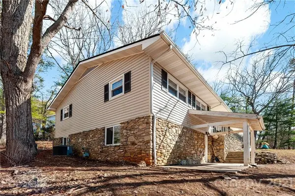 64 Sleepy Hollow DR, Asheville, NC 28805