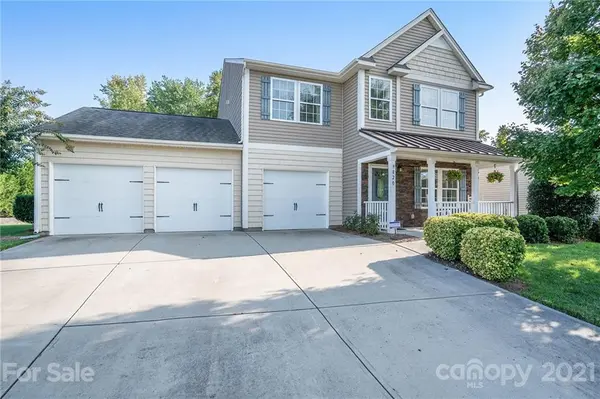 9820 Fernspray RD, Charlotte, NC 28215