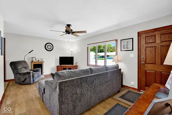 3022 Desoto Way, Columbus, IN 47203