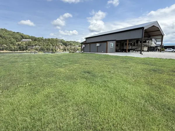 188 S River Front Dr, Clifton, TN 38425