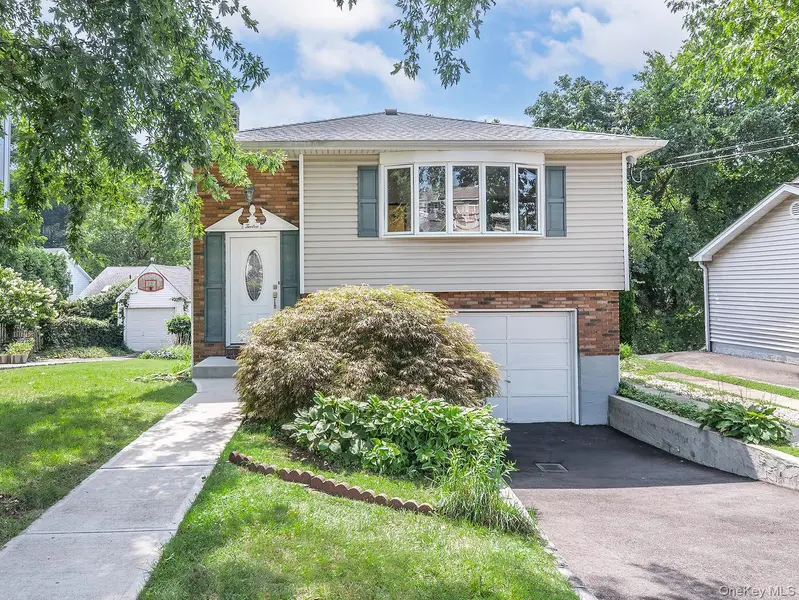 12 3rd AVE, Port Washington, NY 11050
