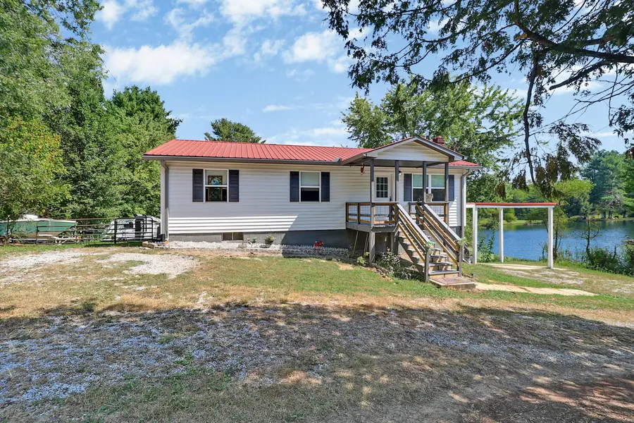 515 Silver Lake Dr, Jamestown, TN 38556