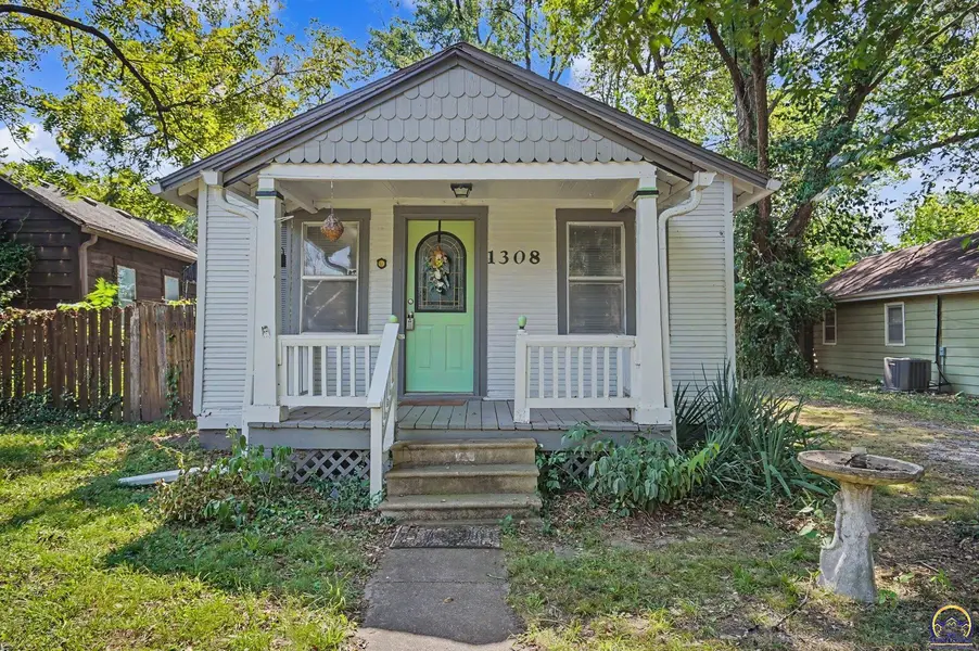 1308 Oak Hill Ave, Lawrence, KS 66044-3636