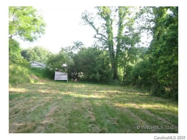 6 Honey Locust LN, Candler, NC 28715