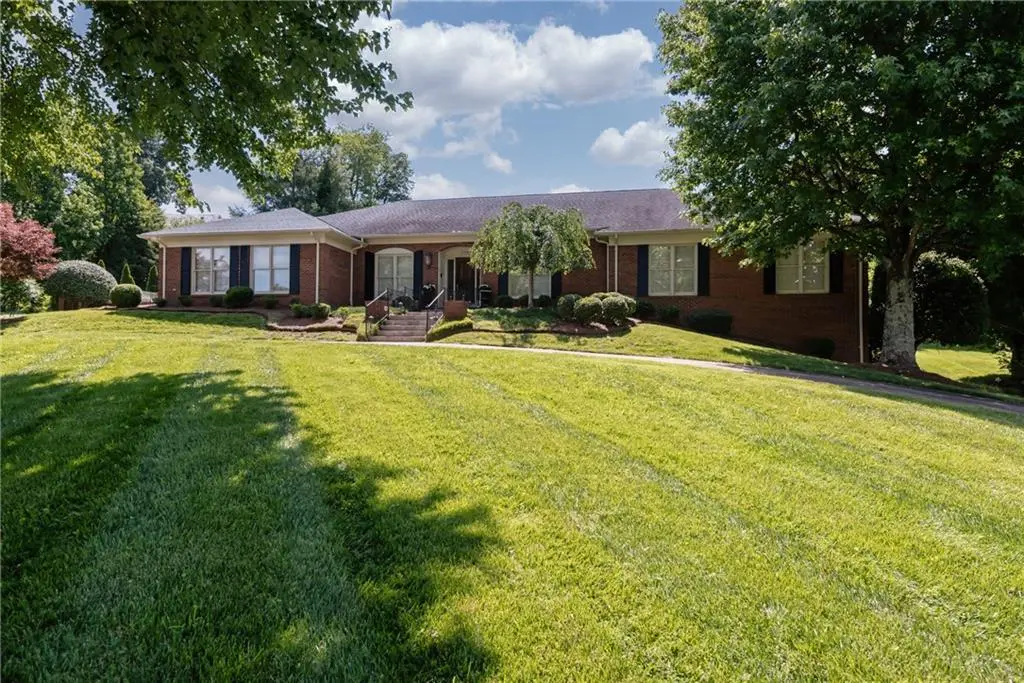 2703 Lakeview DR, Lenoir, NC 28645