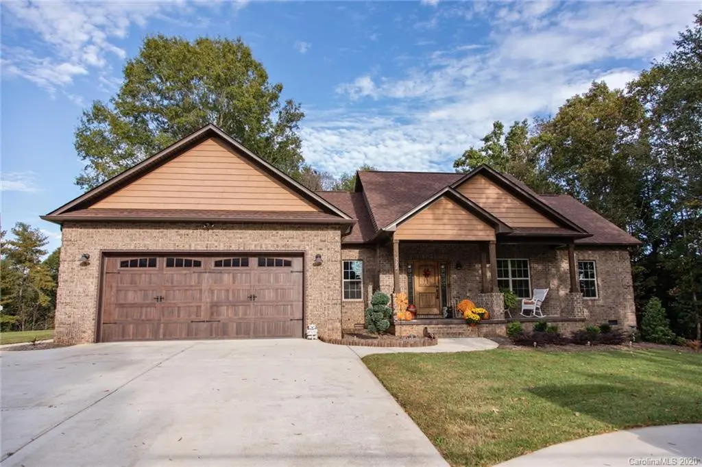 522 29th Avenue DR NW, Hickory, NC 28601