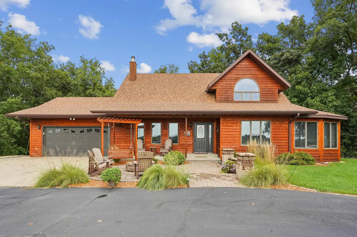 11757 Apple Road, Postville, IA 52162