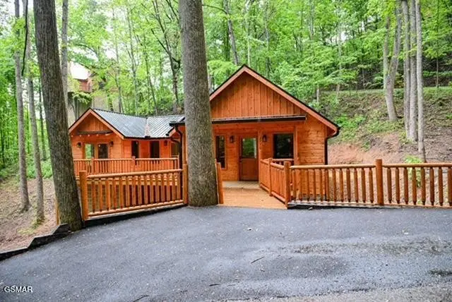 1710 Orchard Dr, Sevierville, TN 37876