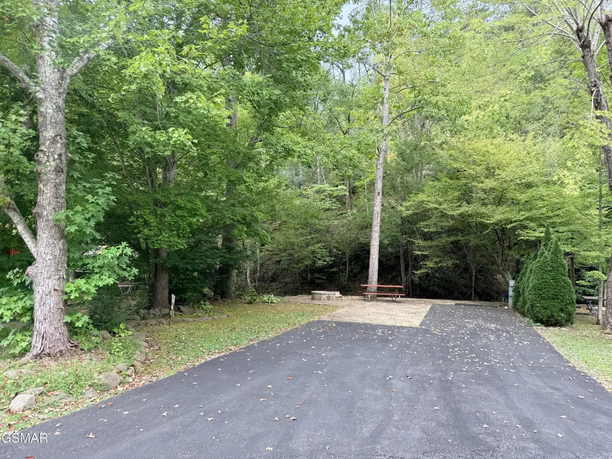 4229 E Parkway, Gatlinburg, TN 37738