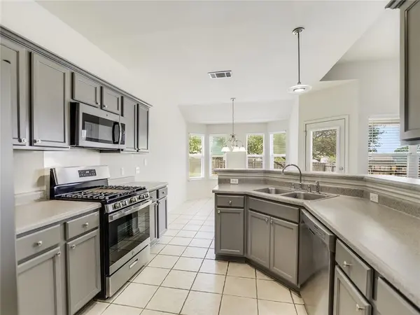 305 Dana DR, Hutto, TX 78634