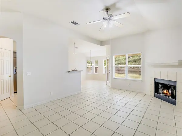 305 Dana DR, Hutto, TX 78634