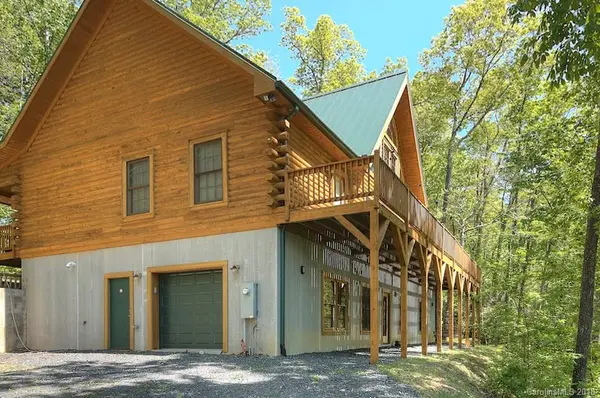 461 Rainbow Trout DR, Spruce Pine, NC 28777