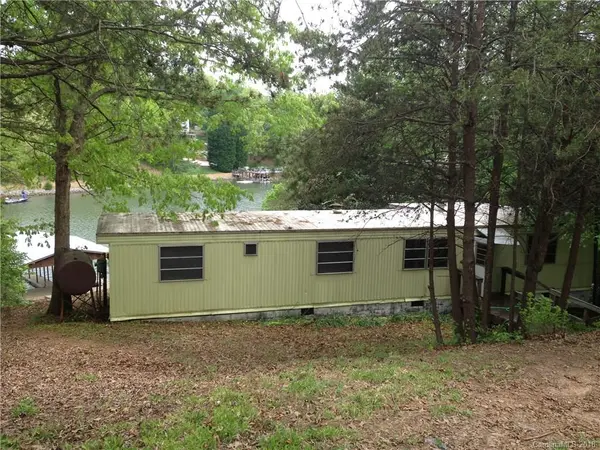 175 Fishermans Cove LN, Taylorsville, NC 28681