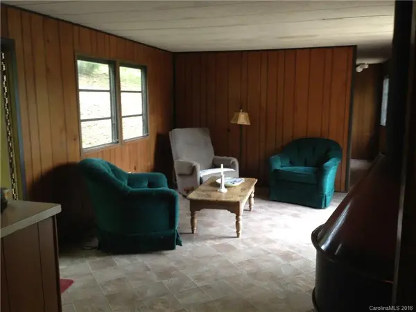 175 Fishermans Cove LN, Taylorsville, NC 28681