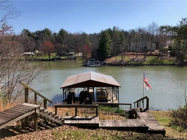 175 Fishermans Cove LN, Taylorsville, NC 28681