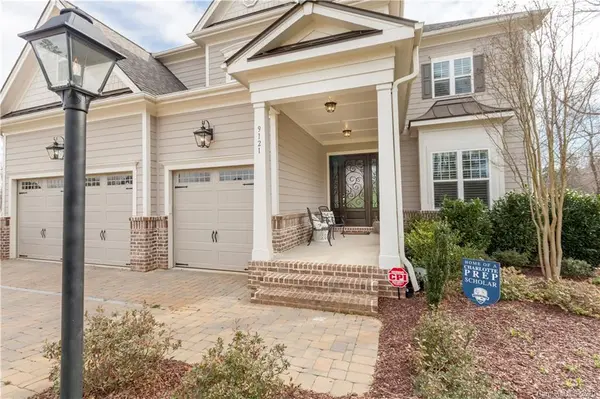 9121 Kristen Lake CT, Charlotte, NC 28270