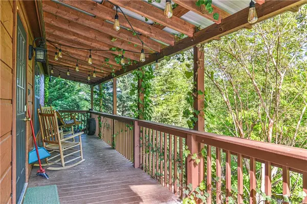 370 Buckeye Access RD, Swannanoa, NC 28778