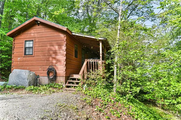 370 Buckeye Access RD, Swannanoa, NC 28778