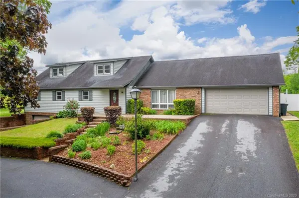 1331 Chestnut Gap RD, Hendersonville, NC 28792