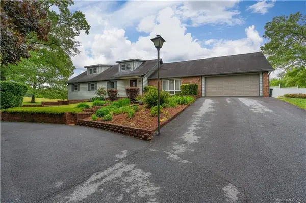 1331 Chestnut Gap RD, Hendersonville, NC 28792