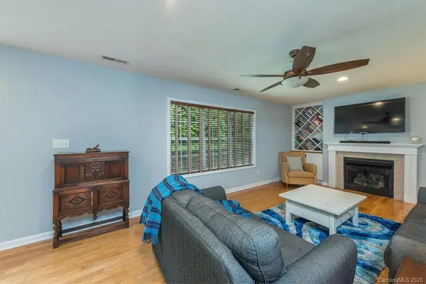 17 Attaberry CT, Asheville, NC 28805