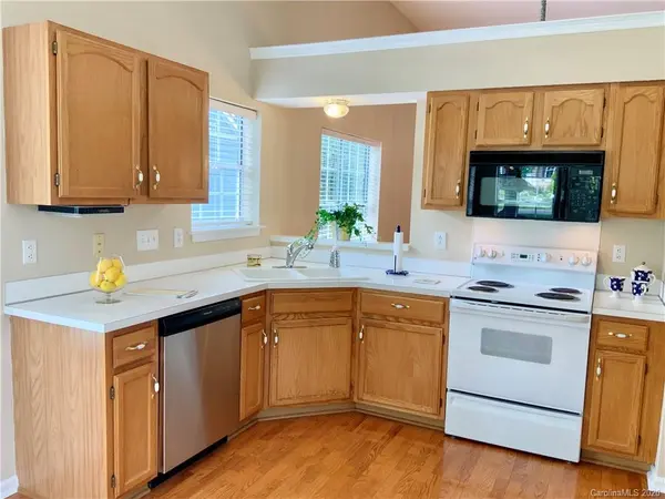 5563 Oak DR, Charlotte, NC 28216