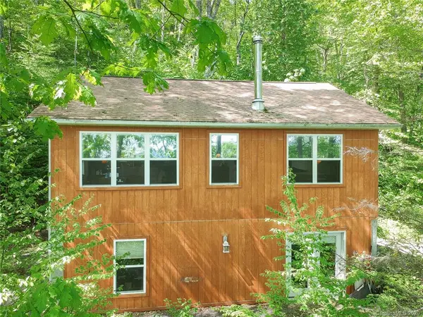 192 Crystal Falls DR, Fairview, NC 28730