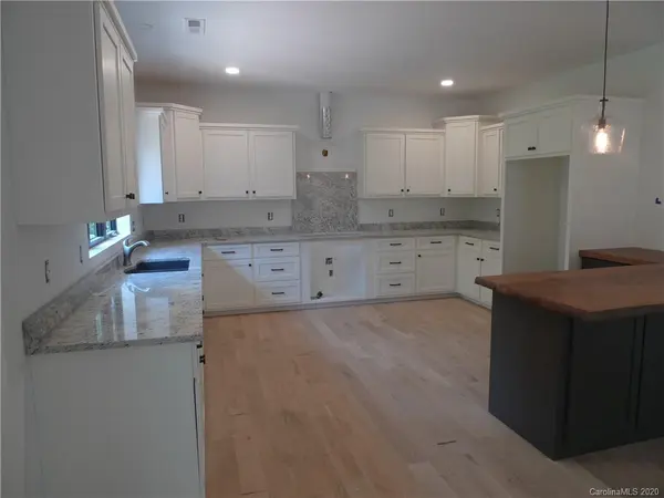 3104 Channel View CV, Morganton, NC 28655
