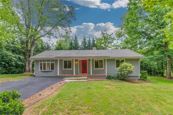 26 Rising Meadow LN, Mills River, NC 28759