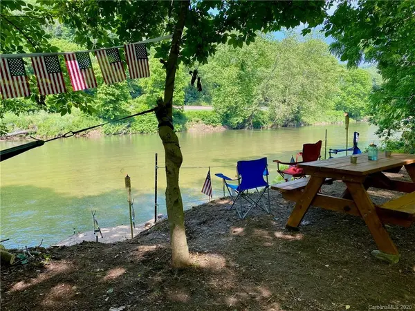 6636 197 HWY N, Green Mountain, NC 28740