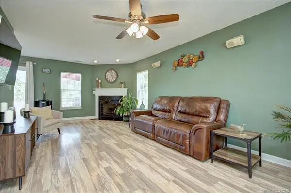 11407 Lenswood CT, Charlotte, NC 28214