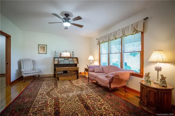 2701 Saint James Church RD, Newton, NC 28658