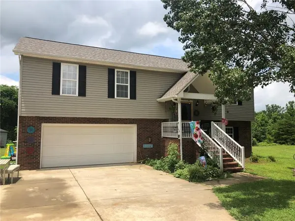 2873 Alexis Renee CT, Newton, NC 28658