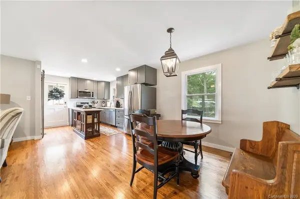 317 Edgeland DR, Matthews, NC 28105