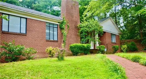 632 4th Street DR NW, Hickory, NC 28601