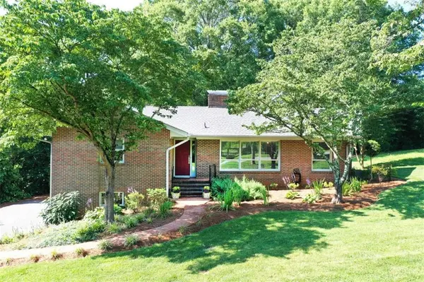 211 E I ST, Newton, NC 28658
