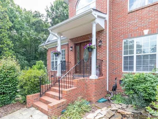 9827 Potter RD, Matthews, NC 28104