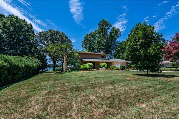 16822 Lake Shore DR, Cornelius, NC 28031