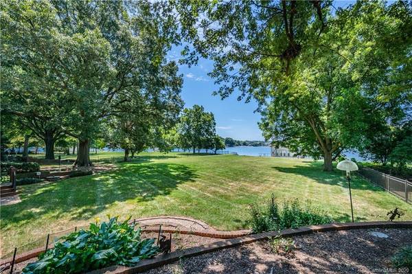 16822 Lake Shore DR, Cornelius, NC 28031