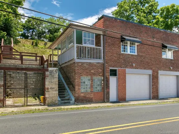 915 Riverside DR, Woodfin, NC 28804