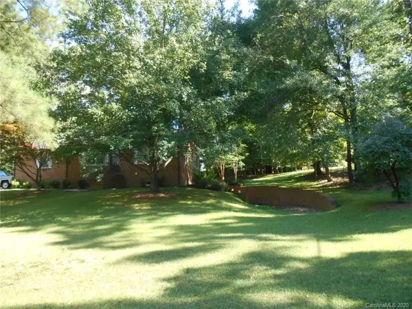 107 W Crestview ST, Landrum, SC 29356