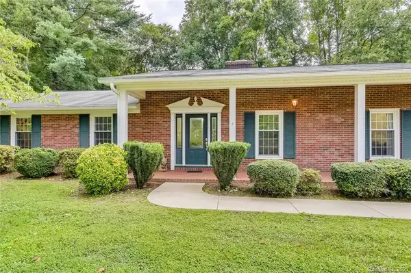 307 Starmount DR, Statesville, NC 28677