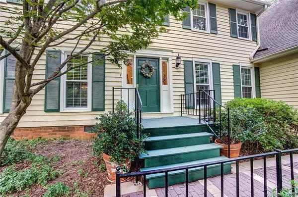8 Oak Leaf RD, Lake Wylie, SC 29710